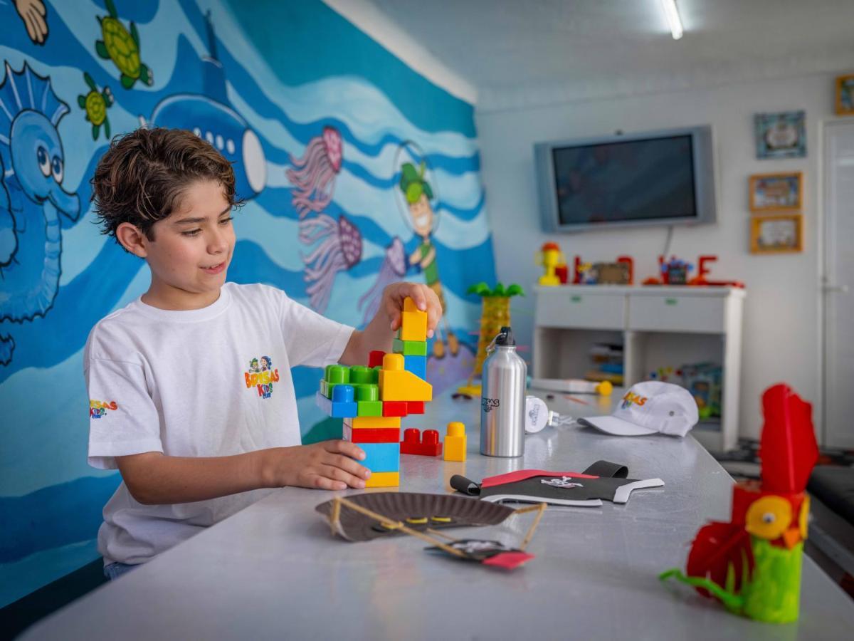 Las Hadas By Brisas Manzanillo Luaran gambar Child playing with a toy