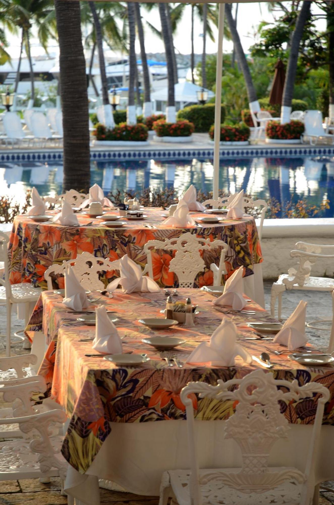 Las Hadas By Brisas Manzanillo Luaran gambar A table set for fine dining