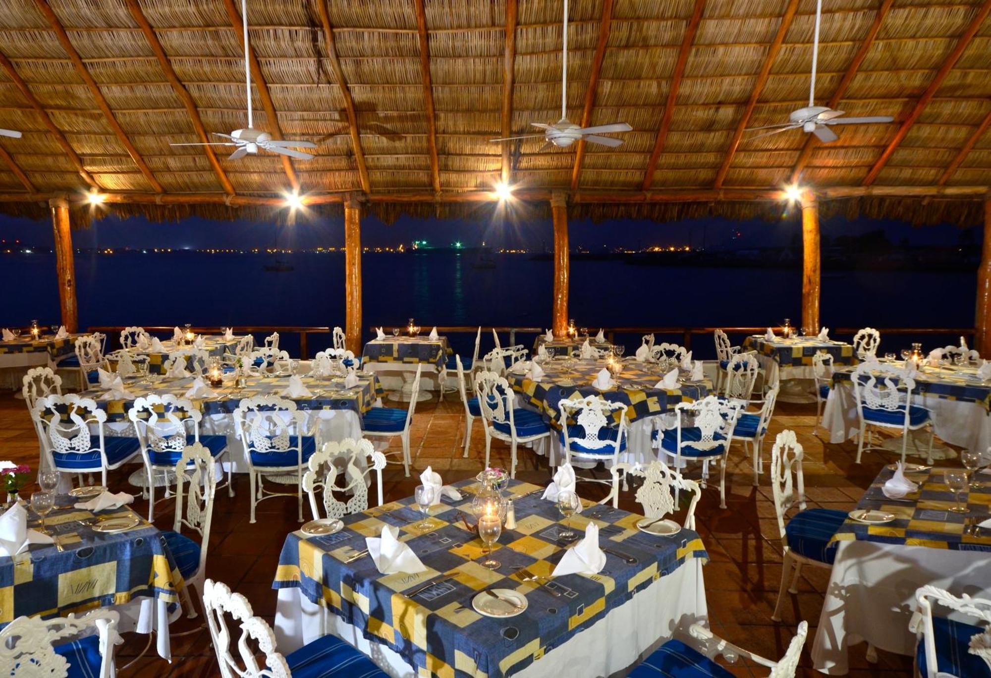 Las Hadas By Brisas Manzanillo Luaran gambar The restaurant at the resort
