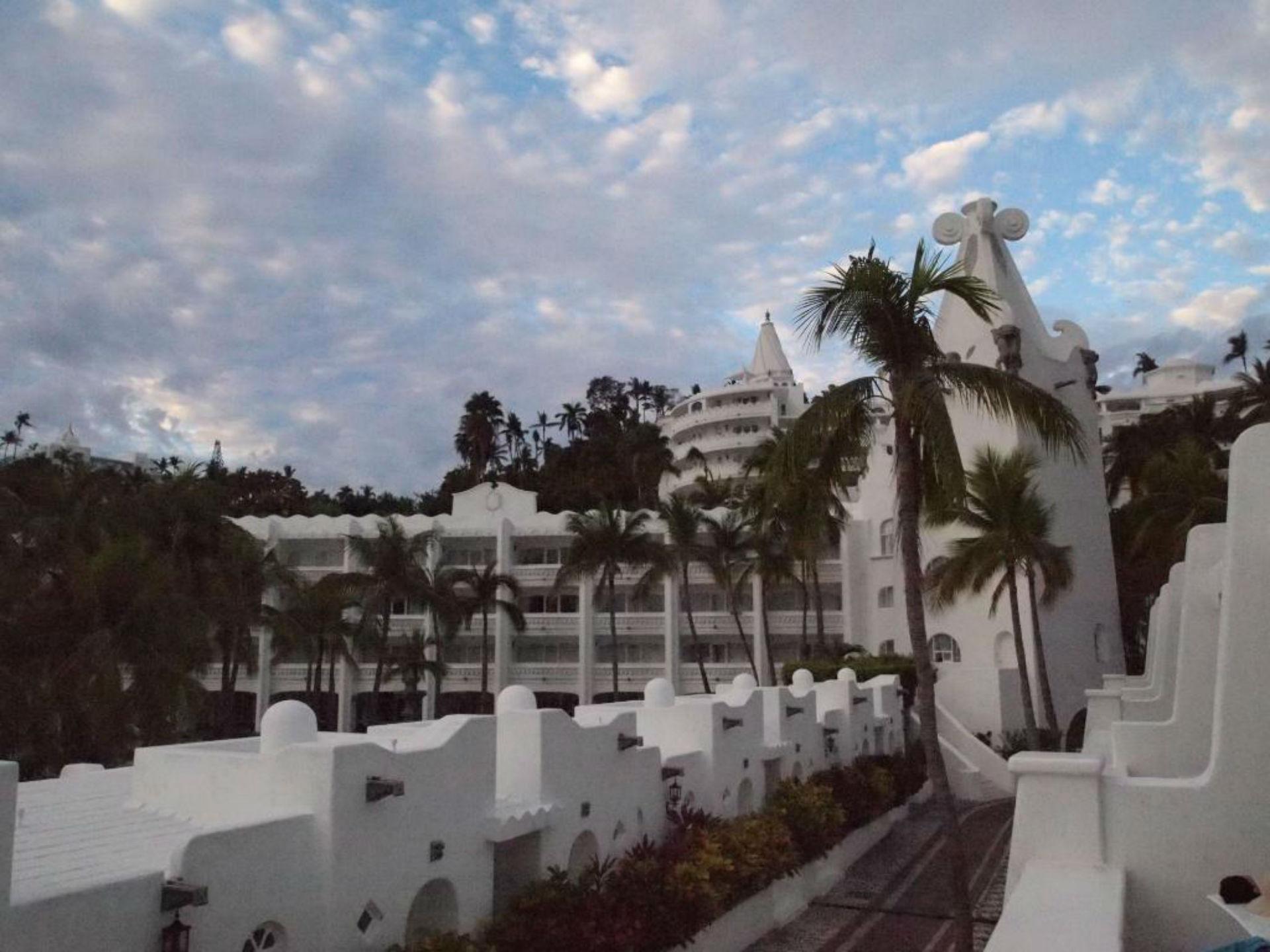 Las Hadas By Brisas Manzanillo Luaran gambar The hotel at sunset