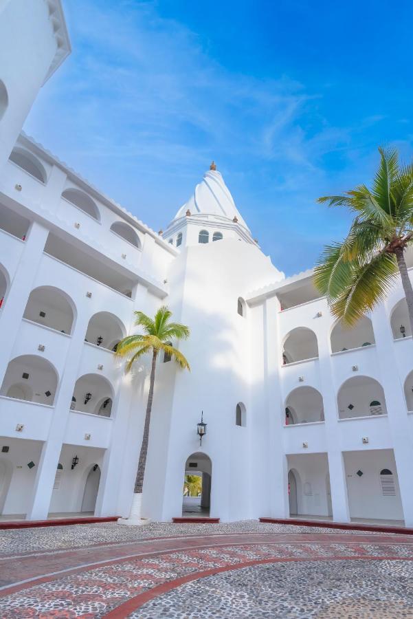 Las Hadas By Brisas Manzanillo Luaran gambar The hotel's central courtyard